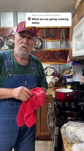 Reply to @nae_cuteee #viral #fyp #grandpa #cooking #friedchicken