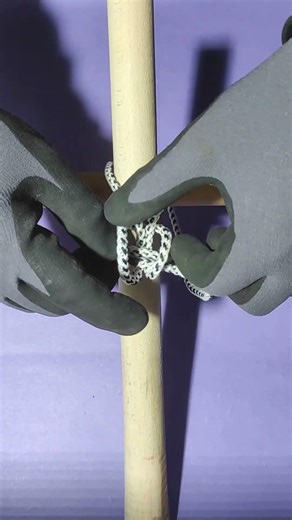 Pro lashing technique! ✨🛠️