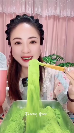 Qian Crunchy Matcha Sticks ASMR Experience
