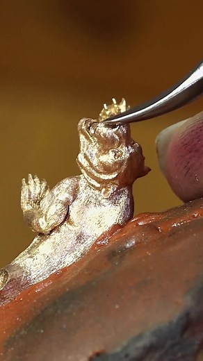 JACOB & CO. on Instagram: "Epic fight. The Astronomia Solar Dragon & Tiger stages two mighty animals having an eternal stand-off. Both are made of rose gold, hand-polished and -painted. Both are intertwined in a spectacular Jacob & Co. Astronomia movement. Link in bio. #JacobandCo #InspiredByTheImpossible"