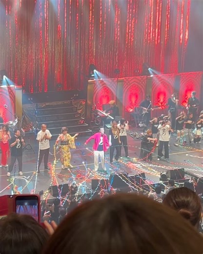 森 詩絵里 on Instagram: "ヒデさんの40周年ライブに行ってきました😆💕🎤 @六本木EXシアター ヒデさんの裏話トークおもろかった✨ ゲストは、タカ＆トシと、友近と、MAX（世代！笑）。 友近演じる水谷千重子がめちゃくちゃ歌うまくておもろかった🚿🤣👘 最近インスタが調子悪くて、音が出ない。。 #hidelive #六本木exシアター #六本木 #シューイチ #日テレ #日本テレビ #中山秀征 さん #後藤楽々 さん #アナウンサー #女子アナ #岩田絵里奈 さん #佐藤梨那 さん #河出奈都美 さん #潮田玲子 さん #田中理恵 さん #杉原凛 さん #タレント"