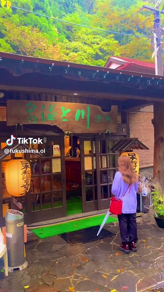 気になったら「♨」ってコメントしてください♡ 今回はこの秋ぜひ 行ってほしい日帰り温泉スポットを紹介しました! 今日紹介した3つの場所は 全て貸切のお風呂と共同のお風呂があるの! だから家族連れやカップルの方も利用しやすいと思う☺ (撮影したのは全て貸切のお風呂だよ) 川上温泉は貸切は内風呂で 共同の女湯、男湯はそれぞれ 洞窟のようなお風呂になっててワクワクだった✨ 共同浴場 あったか湯は貸切のお風呂も 共同のお風呂も全て露天風呂になっていて 高台の紅葉に囲まれた絶景の中で 温泉を楽しめるから今の時期にぴったり! 御とめ湯りは貸切温泉では 大きな樽風呂を味わえた! しかもヘアアイロンとかアメニティーが豊富で 漫画を読める場所もあるの! みんなも是非是非行ってみてね! ーーーーーーーーーーーーーーーーーー 📍「奥土湯 川上温泉」 ・ 住所 〒960-2157 福島県福島市土湯温泉町字川上7 ・営業時間 09:00 〜 21:00 通年営業 📍「高湯温泉共同浴場 あったか湯」 ・住所 〒960-2261 福島県福島市町庭坂高湯25番地 ・営業時間 月〜日 9:00~21:00 木曜 定