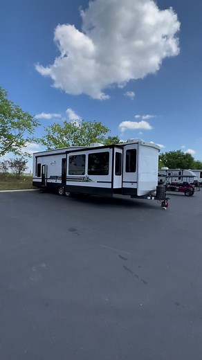 342K views · 3.8K reactions | 2024 Cottage 40CDL #cottage #cedarcreek #rv #rvlife #reels #camper #camping #camp #glamp #karavan | The RV Hunter | Facebook
