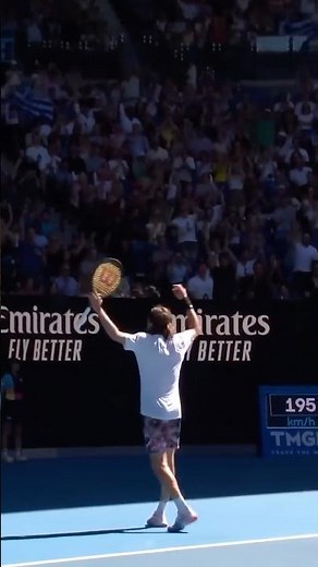 Tsitsipas turning defence into ATTACK! 🤩