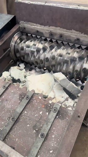 Innovative Plastic Block Shredder Unveiled - Watch the Real Factory Action