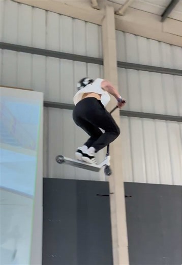 how many whips? 🫣 @APEX PRO SCOOTERS #scootering #scooter #tricks #flips #actionsports