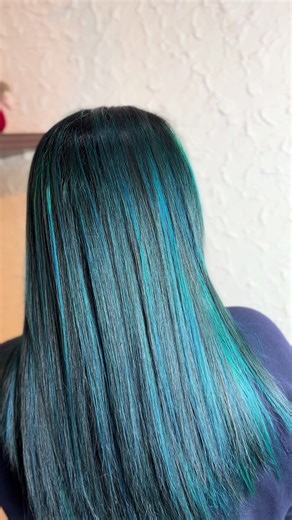 Peacock Blue & Green Hair Color Trends for 2026