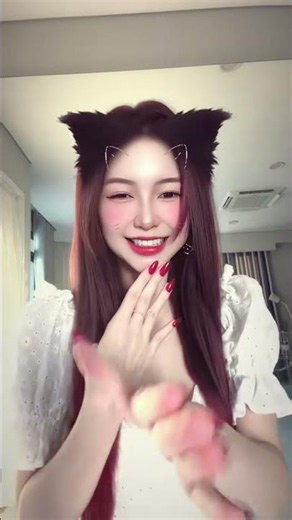 Liz Kim Cương - trend “Anh một mình Em cô đơn…”