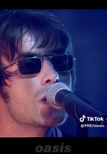 Wonderwall - Oasis TOTP 1995 #wonderwall #oasis #liamgallagher #noelgallagher #totp