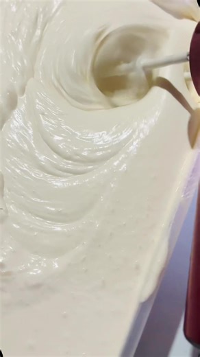 Comenzamos la producción de nuestra cremita 🍓✨ Cada paso lo hacemos con cuidado y cariño, porque queremos que disfrutes tus fresas con ese sabor cremoso que ya nos caracteriza 🤍 Todo lo que hacemos es para darte lo mejor, siempre. Te esperamos en Fresita Inda 💖 #FresitaInda #FresasConCrema #HechoConAmor #Emprendedores #AntojitoDulce 🍓✨