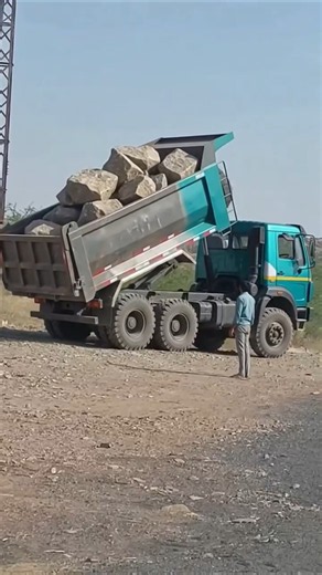 Tata Signa Dumper Unloading! 💪🔥 | Powerful Tipper Truck in Action #Shorts