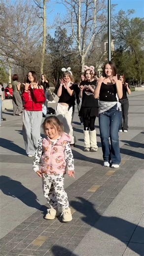 Little dancer #parents #baby #chill #funny #babygirl #cute #cutebaby #love #family #dance #touch