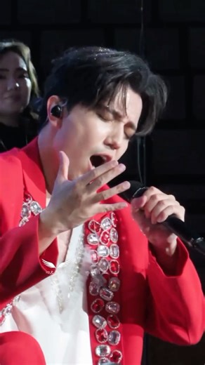 Dimash Official Fan Club on Instagram: "SOS at #barcelona #concert 💕on Nov. 8th, 2025 @kudaibergenov.dimash Video credit @bigtomato_min #dears 💞#Dimash #迪玛希 #димаш #dq #concerts #迪玛希dimash #димашарнау #dimashdears #dimashkudaibergenov #димашкудайбергенов #димашкудайберген #dimashkudaibergen #kudaibergenovdimash #ディマシュ #dimashenespañol"