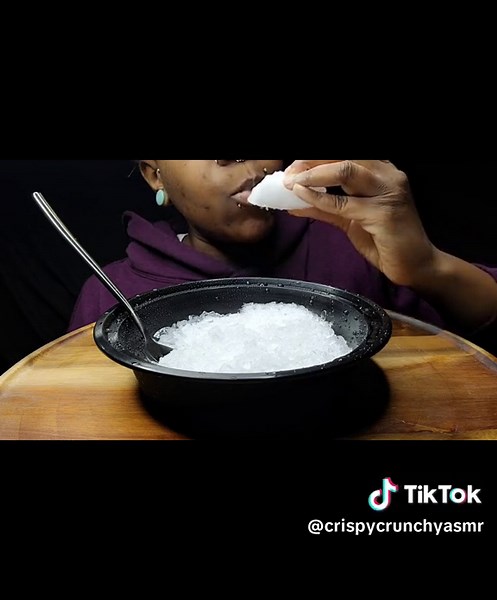 #finelycrushedice #iceeatingasmr #crushedice #humidifierfreezerfrost #icedumplings #ice #crispy #crunchy #loveice #crispycrunchyasmr #iceeating #asmr #asmriceeating #iceeating #crunchyice #crispyice
