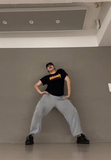 Justin Bieber's 'Sorry' Dance Performance by Royal Family