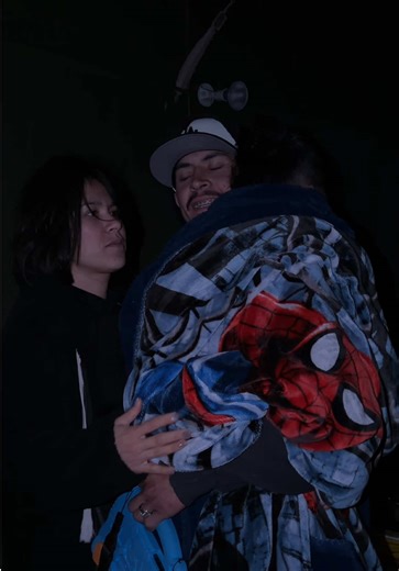 Y ahora quien va a cuidar el rancho? 🐐🐂 @El Jerry 🤠 A veces las despedidas duelen un poquito… pero también nos recuerdan lo bendecidos que somos de tener familia 🤍 A ustedes también les cuesta despedirse de su familia? 🥹 @El Chueco Flores 🤠 #F#FamiliaM#MomentosQueValenH#HermanosF#FamiliaEsTodoRecuerdosBonitos