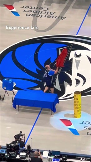 Dallas Halftime Show | Kevin Balances Objects on His Chin at Mavs Game