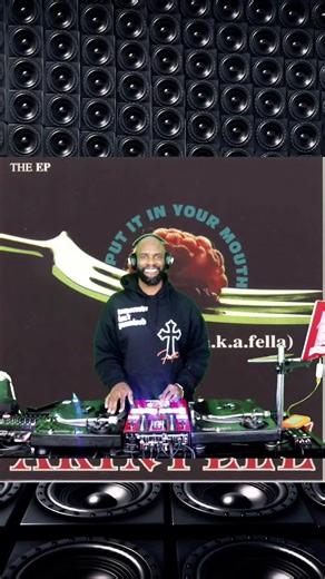 Mes amis, was 96 the last year it was about bars? Before the autotune and the algorithm, the golden era. I packed 180 seconds full of Hip-Hop singles from 1996. I know some of you remember/know them. ⚠️PS: Dis moi en comm quel son t’a le plus marqué (Tell me in comments which track you loved the most)👇 Tracklist: 1- Akinyele - Put It In Your Mouth 2- Nonchalant - 5 o’clock 3- Ghostface - All That I Got Is You 4- Nas - The Message 5- Richie Rich - Let’s Ride 6- Shaquille O’Neal - Can’t Stop The