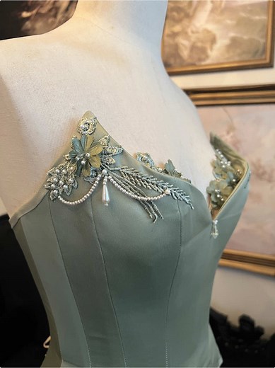 Stunning Green Skirt Outfit Inspiration for Every Occasion