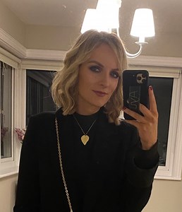 Loved this burgundy smokey eye that I wore out at the weekend and it was so easy to do! I used the Ayu Burgundy Cream Shadow Stick, Ayu Signature Eye Palette, Ayu Black Kohl Pencil & Ayu Volume Lashes Mascara in black! Hope you enjoy, Suzie x www.ayu.ie #ayu #cosmetics #Christmas #makeup #makeuplooks #easymakeuptips #burgundy #eyeshadow #eye #lookgood #feelgood | AYU