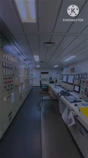 Massive ship 🚢 Engine Room Tour | बड़े जहाज का इंजन रूम 😱😲 #shorts #shipengineroom #ship #lifeatsea