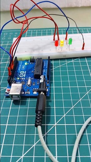 🚦 Amazing Arduino UNO R3 Traffic Signal Light.#arduino #diyprojects #experiment #electronics #shorts