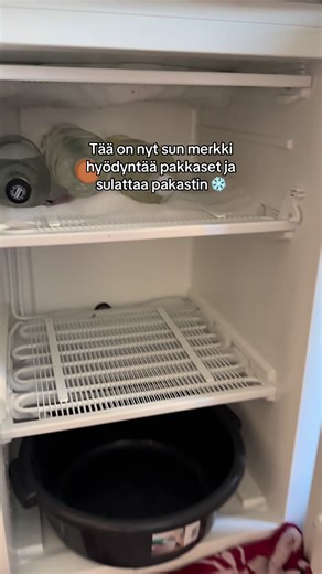 Ekan kerran sulatettiin nyt pakastin tänne muuttamisen jälkeen 😅 #pakkanen #pakastin #pakastimensulatus #talvi #kylmä