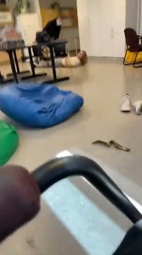 banana peel slip sound effect