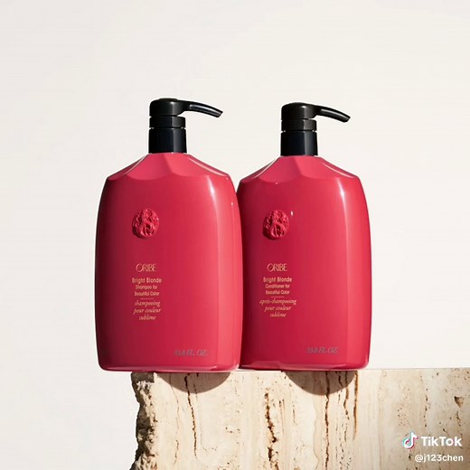 Bright Blonde Shampoo for Beautiful Color Immediately illuminate blonde and silver hair. This revitalizing violet shampoo corrects brassiness and yellow tones while brightening natural highlights for hair that is healthier, shinier, lit from within. Gently cleanses Visibly brightens and eliminates brassiness Can be used daily to brighten and tone blonde hair #oribe