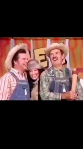 "Pfft you were gone"—back when we were proud of our Southern heritage/culture... HeeHaw's Archie Campbell doing the classic routine with the Real Country singers of the day (Conway, Loretta, Tennessee Ernie Ford, etc etc)..... 🎶 Real Country People 🎶 #ArchieCampbell #conwaytwitty #lorettalynn #tennesseeernieford #countrymusiclegends #realcountrymusic #CountryMusicHistory #countrymusicfans #ClassicCountry #countrymusic #countrymusichalloffame #legend #southernculture | The Possum Keepin' Countr