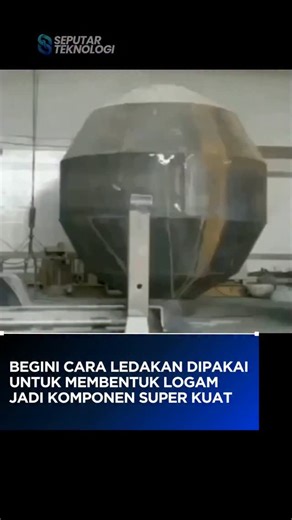 Seputar Teknologi on Instagram: "Explosive hydroforming adalah teknik pembentukan logam yang memakai ledakan terkontrol di dalam air untuk membentuk logam ke dalam cetakan. Air berfungsi menyalurkan tekanan dari ledakan secara merata, sehingga logam bisa dibentuk jadi komponen rumit tanpa sobek dan tanpa sambungan, hanya dalam satu langkah. Teknologi ini banyak dipakai di aerospace, otomotif, dan pertahanan untuk membuat bagian yang kuat, ringan, dan presisi tinggi."