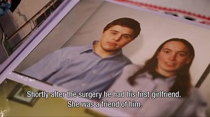 L'espagnol Julio souffre de trisomie 21. Mais qu'à cela ne tienne: il a décidé qu'il aurait une copine, et il a fait de la chirurgie esthétique afin de changer l'apparence de son visage. Découvrez Julio, et plein d'autres personnes extraordinaires du monde entier dans les videos virales de notre chaine vpro metropolis: http://bit.ly/vprometropolis Pour voir cette video en #vostfr (dans les captions de la video): http://bit.ly/2Ane94e | VPRO