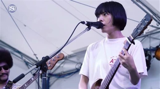 naeri sarang 내리사랑 on Instagram: "カネコアヤノ(Kaneko Ayano) - 愛のままを (Ai No Ma Ma Wo) Kaneko Ayano is a singer-songwriter who has established a singular presence in the Japanese indie music scene from the past to the present. Grounded in folk rock, her music combines an unadorned sound with everyday emotions expressed without exaggeration, alongside a calm and comforting vocal style. While her songs possess a modest charm, even their seemingly straightforward melodies carry a deep sense of resonance an