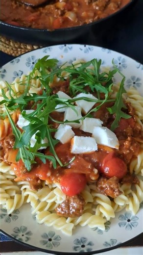 Fusilli bolognese with mozzarella, cherry tomatoes, and arugula | Easy pasta recipe