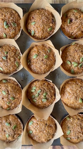 Micaela ✿ on Instagram: "Dreamt up these honeynut squash persimmon muffins the other day because I couldn’t choose between my two fall-winter favorites, and I couldn’t be happier with how they turned out! the recipe makes twelve muffins, all perfectly fall-flavored with fruit, nuts, and cozy spices wet ingredients • 1 roasted honeynut squash • 1 cup ripe persimmon pulp (about 3-4 fuyus) • 1/2 cup melted butter • 2 large eggs • 1/2 cup brown sugar • 1/2 cup maple syrup • 1ish tsp vanilla dry ingr