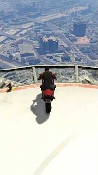 dá pra SOBREVIVER caindo com uma MOTO no GTA?