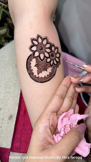 22K views · 634 reactions | Our experts are here to apply the best henna on your big day ✨ | Henna and makeup studio by hira | Facebook