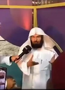 While a TV channel is interviewing Imam Sudais, people around him think he is making dua 🤲and saying AAMEEN. 😂 | Life in Saudi Arabia