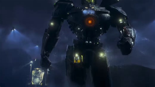 泳池里男生只走路不游泳