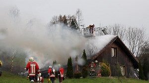 LUZERN: Gewerbegebäude in Dierikon wird ein Raub der Flammen