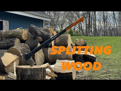 Splitting Wood | Fiskars X27 Splitting Axe