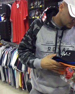 Nosso cliente monstrão @mcwm.ofc. Sucesso meu mano e muito obrigado!! 🚀 QUEIMA TOTAL até 70% off (por tempo limitado) 👉Corta-vento - a partir de R$200,00 👉Camisetas - 2 por até R$190,00. 👉Polos - por até R$150,00 ou 2 por R$280,00. 👉Camisas - a partir de R$70,00. Bermudas a partir de R$65,00. 👉Moletons - a partir de R$150,00. 👉Calças Jeans - até R$200,00 ou 2 por R$300,00 | RIZE Store