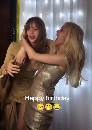 Gay panic?! Kala nya sasapol eh!! 😂🤣😂🤣 ... #chaelisa #rosé #Lisa #Blackpink #fypspotted #fyp #Lloud