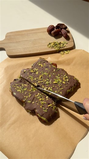 Sinem Gültekin on Instagram: "Bu dubai çikolatasını sollar şimdiden söyliyim🤒😩"