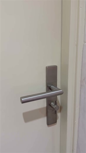 How does a door latch work?