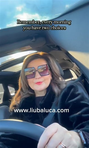 Liuba Luca on Instagram: "🌅 „Fiecare dimineață ne oferă două alegeri: să rămânem în pat, visând la ce ne dorim… sau să ne trezim și să facem primul pas spre visul nostru. Eu aleg să mă trezesc și să trăiesc visul meu. Tu ce alegi astăzi?” 🚀 ✨ CTA: Dacă și tu vrei să începi să-ți urmezi visul, scrie „SUNT GATA” în comentarii. #CoachLiubaInspira"