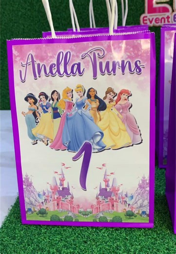 Pack some party bags with me🥳🥳 . . . . . . . #🇹🇹🇹🇹🇹🇹 #fypシ゚viral #trinitiktokers🇹🇹🆙️🔥 #explorepage✨ #partybags #everythingvirtual