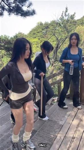😳 No One Expected Her On This Mountain… 🇨🇳⛰️