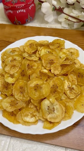 Healthy & Tasty Banana Chips 🍌😍 | Crispy Homemade Snack #shorts ‪@mannudakitchen‬