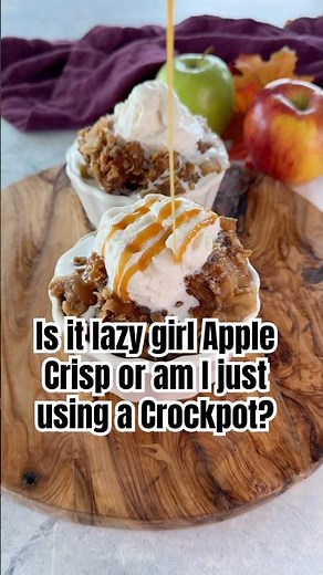 Slow Cooker Crockpot Apple Crisp is so easy to make. It will have your house smelling GOOD!